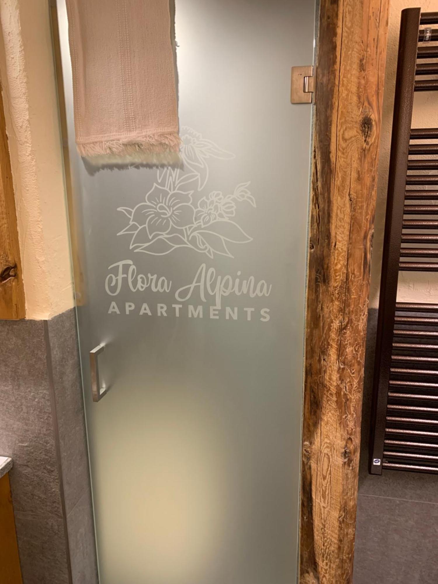 Flora Alpina Apartments-Residenza Verdebjo เกรสโซเนย์-เซนต์-ฌอน ภายนอก รูปภาพ